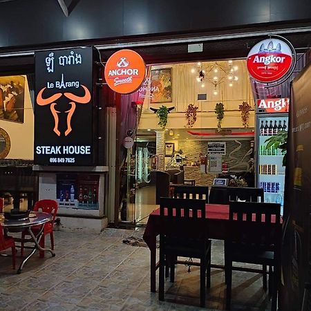 Le Barang Steakhouse & Guesthouse Sihanoukville Buitenkant foto