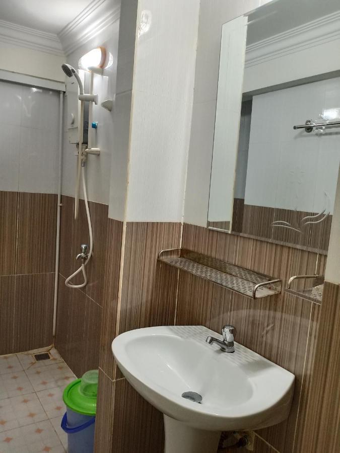 Le Barang Steakhouse & Guesthouse Sihanoukville Buitenkant foto