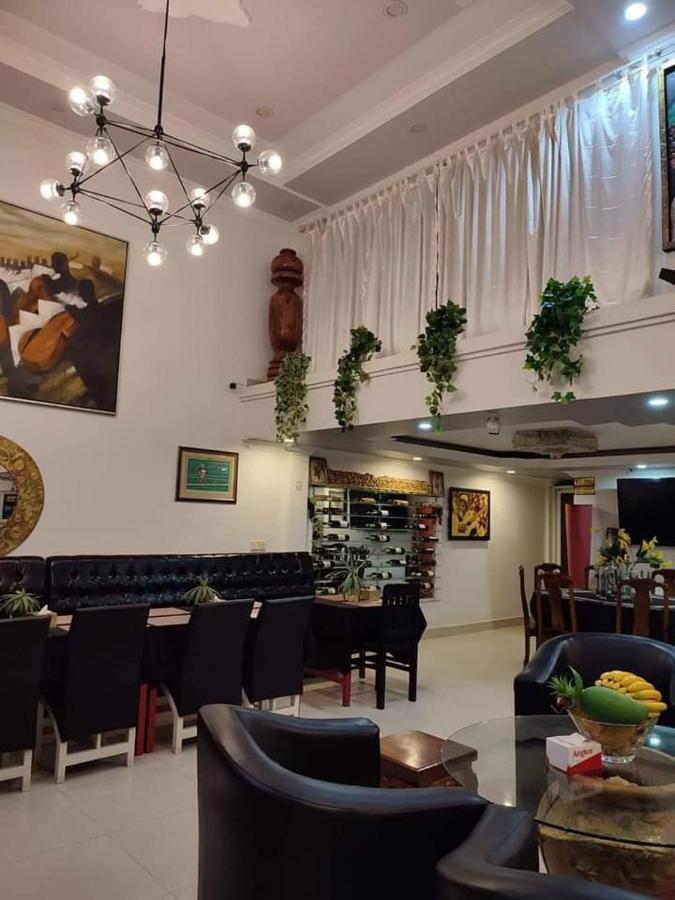 Le Barang Steakhouse & Guesthouse Sihanoukville Buitenkant foto