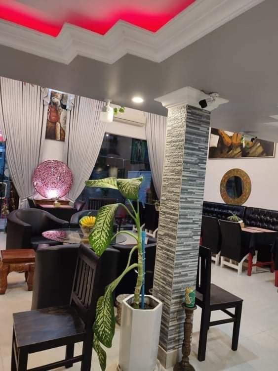 Le Barang Steakhouse & Guesthouse Sihanoukville Buitenkant foto
